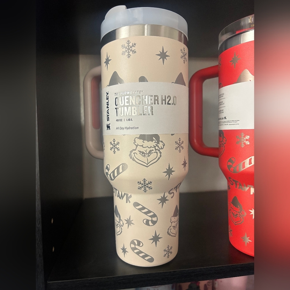 Cream Stanley Grinch Quencher H2.0 Tumbler